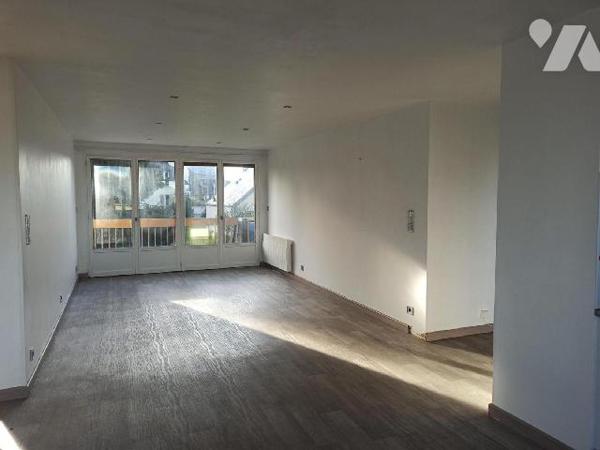 Dans un ensemble immobilier situé entre le centre ville et la gare de Combourg :
Appartement tr...