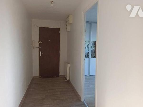 Dans un ensemble immobilier situé entre le centre ville et la gare de Combourg :
Appartement tr...