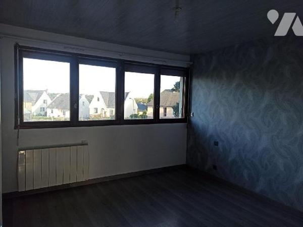 Dans un ensemble immobilier situé entre le centre ville et la gare de Combourg :
Appartement tr...