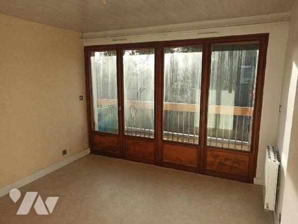 Dans un ensemble immobilier situé entre le centre ville et la gare de Combourg :
Appartement tr...