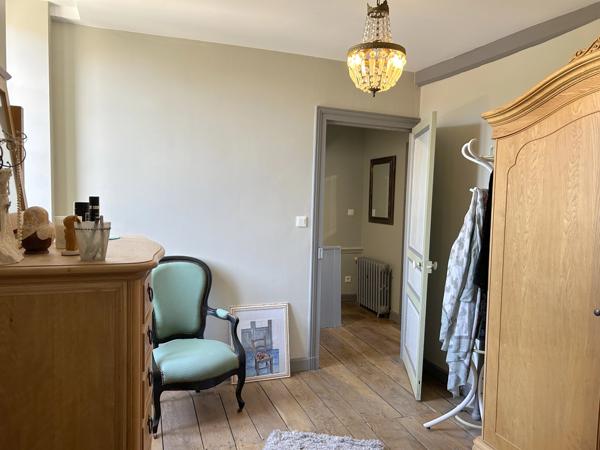 Charmante maison individuelle de 5 chambres avec grange et maison à rénover