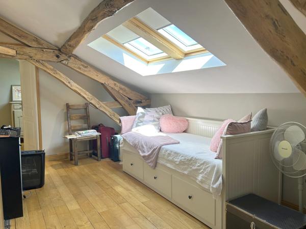Charmante maison individuelle de 5 chambres avec grange et maison à rénover