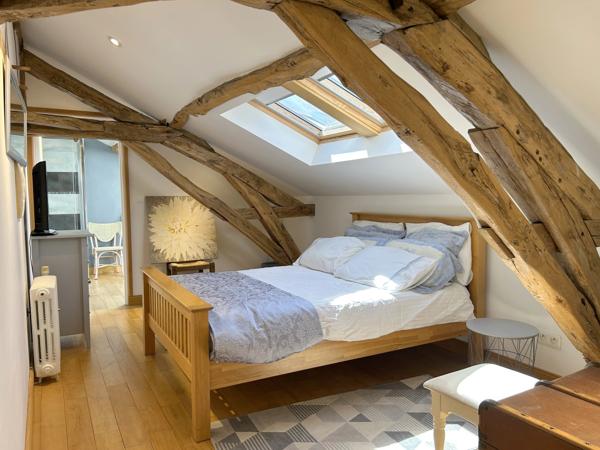 Charmante maison individuelle de 5 chambres avec grange et maison à rénover
