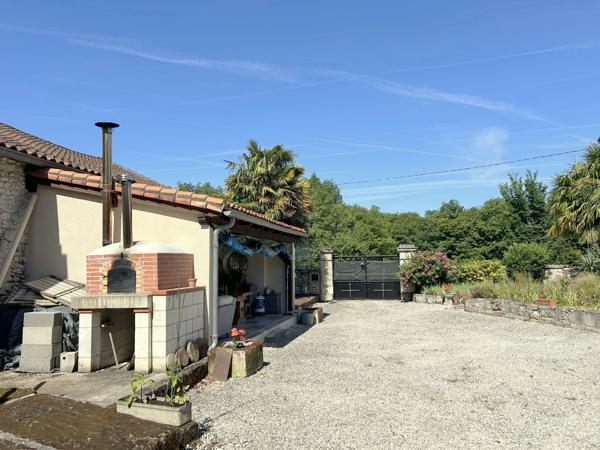 Charmante maison individuelle de 5 chambres avec grange et maison à rénover