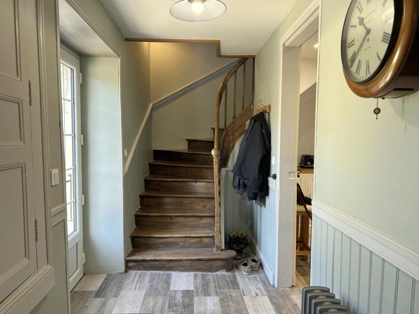 Charmante maison individuelle de 5 chambres avec grange et maison à rénover