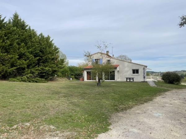 Maison traditionnelle Lavardac 242 m²