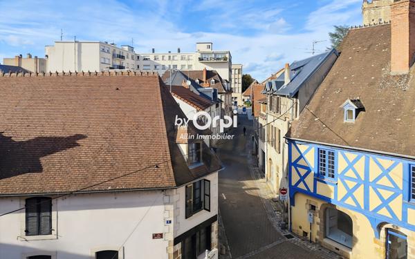 Immeuble à vendre    2 pièces •  Montluçon