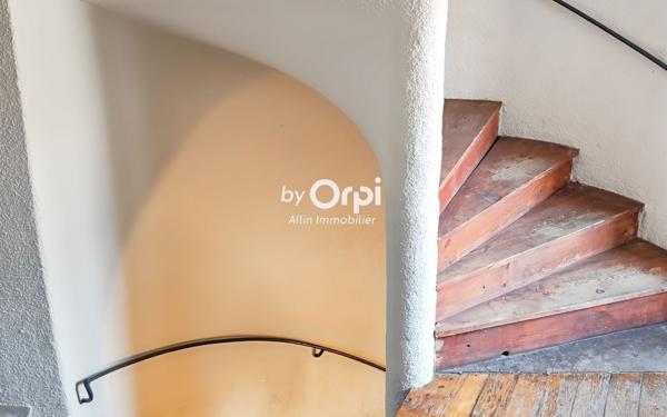 Immeuble à vendre    2 pièces •  Montluçon