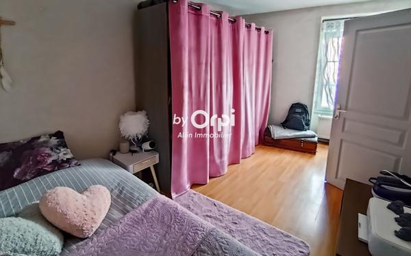 Immeuble à vendre    2 pièces •  Montluçon