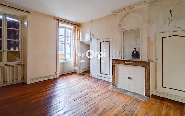 Immeuble à vendre    2 pièces •  Montluçon