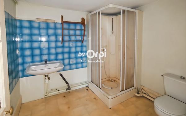 Immeuble à vendre    2 pièces •  Montluçon