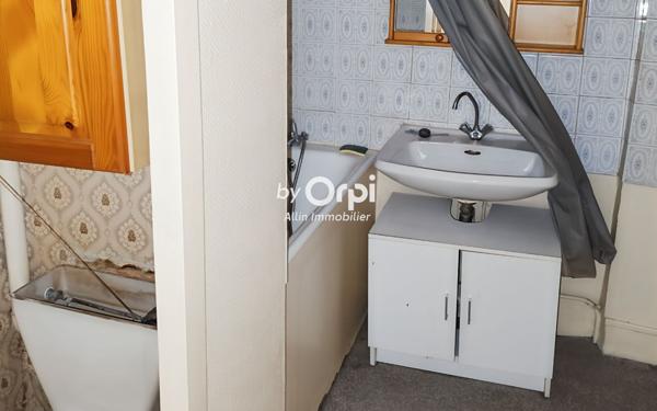 Immeuble à vendre    2 pièces •  Montluçon