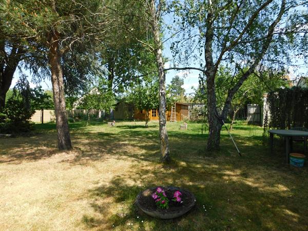MURS-ERIGNE Terrain arboré 900 m²