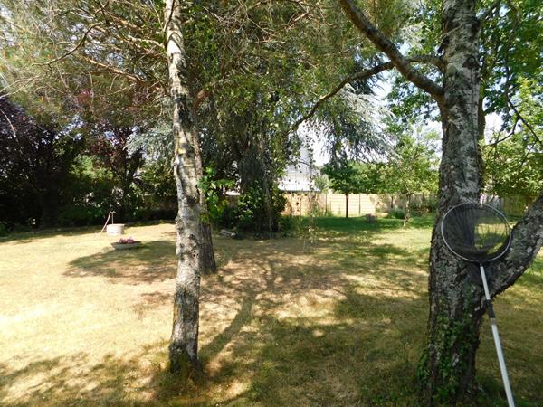 MURS-ERIGNE Terrain arboré 900 m²