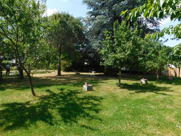 MURS-ERIGNE Terrain arboré 900 m²
