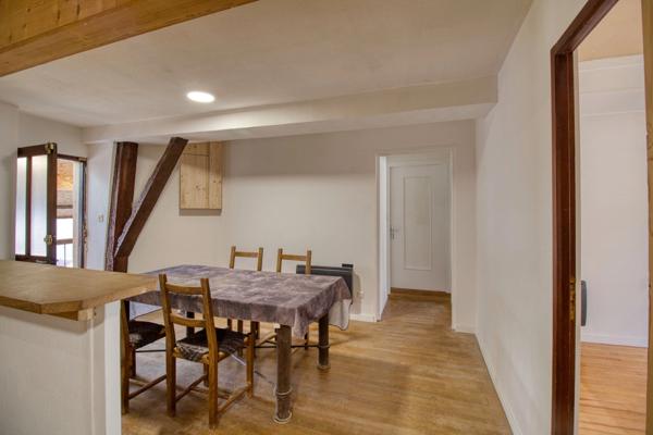 T3 73 m² dernier étage lumineux – Voiron centre gare – Extérieur + caves