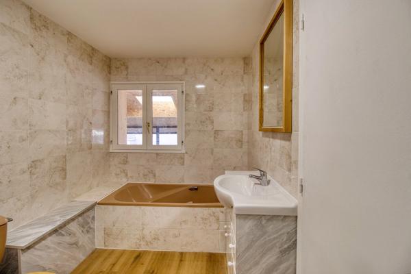 T3 73 m² dernier étage lumineux – Voiron centre gare – Extérieur + caves