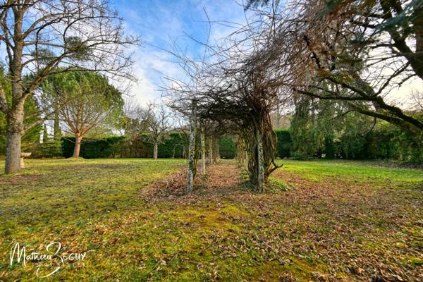 THURINS - PROPRIETE avec parc arboré pour 1 voire 2 logements