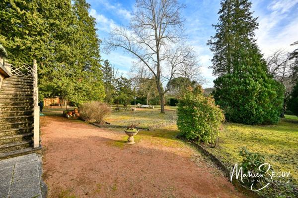 THURINS - PROPRIETE avec parc arboré pour 1 voire 2 logements