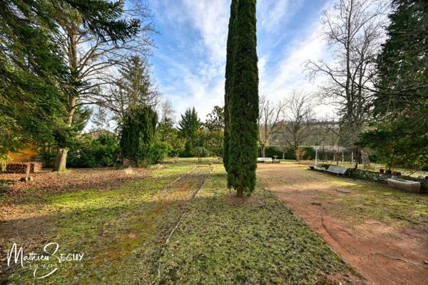THURINS - PROPRIETE avec parc arboré pour 1 voire 2 logements