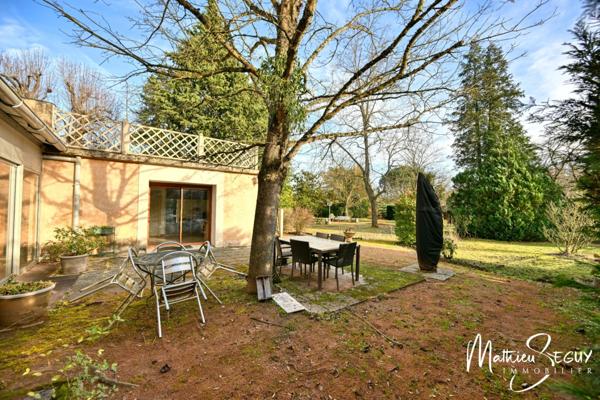 THURINS - PROPRIETE avec parc arboré pour 1 voire 2 logements
