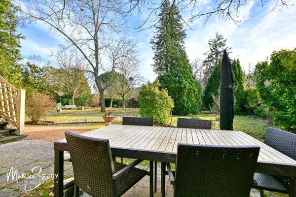THURINS - PROPRIETE avec parc arboré pour 1 voire 2 logements