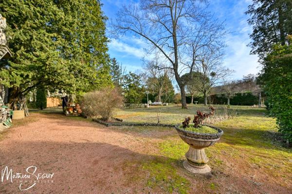 THURINS - PROPRIETE avec parc arboré pour 1 voire 2 logements