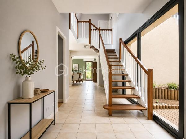 Maison d’architecte de 143 m² située à Saint-Georges-Buttavent, à seulement 5 km de Mayenne, édifiée sur un magnifique terrain arboré et soigneusement entretenu d’environ 3 500 m², offrant de beaux volumes et un cadre de vie paisible aux portes de la ville.

Au rez-de-chaussée, vous serez séduits par un vaste salon/séjour lumineux agrémenté d’une cheminée à foyer fermé, idéal pour des moments conviviaux. Un bureau pouvant également faire office de chambre, une suite parentale avec sa salle de bain privative, une cuisine fonctionnelle ainsi qu’un espace de rangement avec WC complètent ce niveau.

Un agréable jardin d’hiver, baigné de lumière naturelle, apporte un véritable charme supplémentaire à l’ensemble.

À l’étage, le palier dessert trois chambres confortables, dont une spacieuse d’environ 18 m², ainsi qu’un grenier offrant un espace de stockage appréciable.

Un grand garage d’environ 32,50 m² ainsi qu’un atelier d’environ 16 m² viennent parfaire ce bien aux nombreux atouts.

L’ensemble se situe dans un véritable écrin de verdure, au calme, à deux pas de Mayenne.

Contactez-moi vite pour organiser une visite, au 07 83 78 24 35