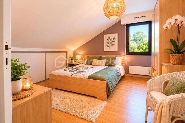 Maison d’architecte de 143 m² située à Saint-Georges-Buttavent, à seulement 5 km de Mayenne, édifiée sur un magnifique terrain arboré et soigneusement entretenu d’environ 3 500 m², offrant de beaux volumes et un cadre de vie paisible aux portes de la ville.

Au rez-de-chaussée, vous serez séduits par un vaste salon/séjour lumineux agrémenté d’une cheminée à foyer fermé, idéal pour des moments conviviaux. Un bureau pouvant également faire office de chambre, une suite parentale avec sa salle de bain privative, une cuisine fonctionnelle ainsi qu’un espace de rangement avec WC complètent ce niveau.

Un agréable jardin d’hiver, baigné de lumière naturelle, apporte un véritable charme supplémentaire à l’ensemble.

À l’étage, le palier dessert trois chambres confortables, dont une spacieuse d’environ 18 m², ainsi qu’un grenier offrant un espace de stockage appréciable.

Un grand garage d’environ 32,50 m² ainsi qu’un atelier d’environ 16 m² viennent parfaire ce bien aux nombreux atouts.

L’ensemble se situe dans un véritable écrin de verdure, au calme, à deux pas de Mayenne.

Contactez-moi vite pour organiser une visite, au 07 83 78 24 35