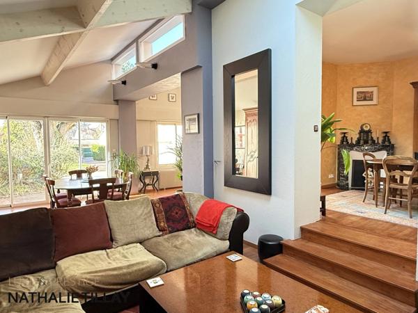 FLEURY LES AUBRAIS, maison familiale à vendre, jardin, garages et stationnements