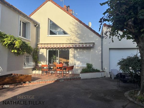 FLEURY LES AUBRAIS, maison familiale à vendre, jardin, garages et stationnements