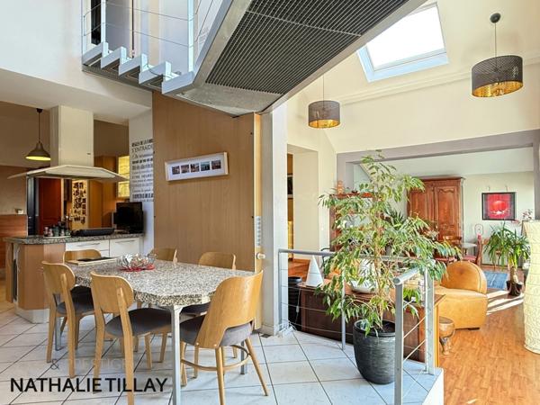 FLEURY LES AUBRAIS, maison familiale à vendre, jardin, garages et stationnements