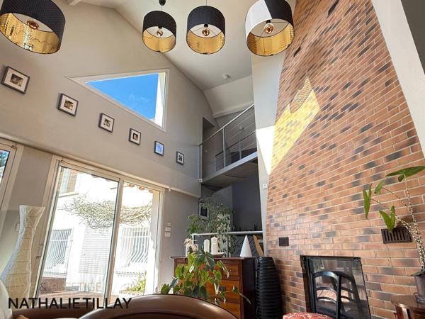 FLEURY LES AUBRAIS, maison familiale à vendre, jardin, garages et stationnements