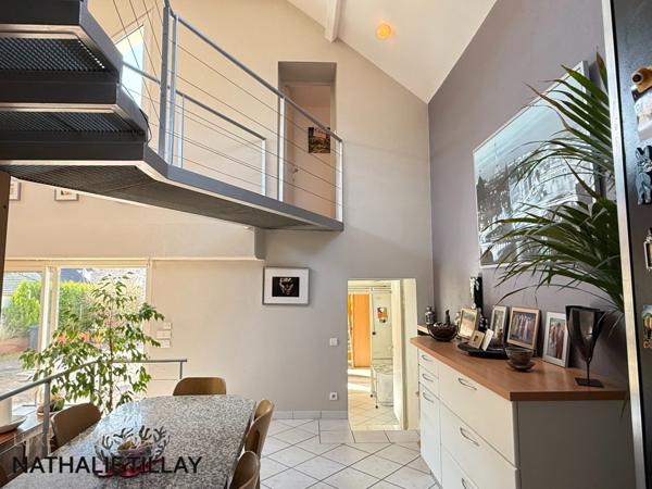 FLEURY LES AUBRAIS, maison familiale à vendre, jardin, garages et stationnements