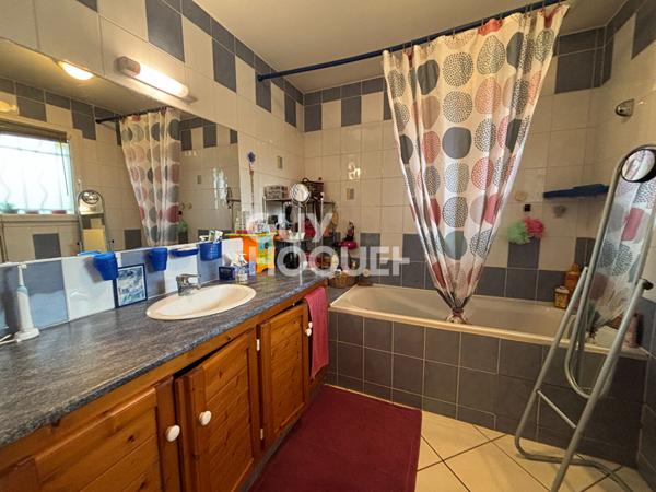 Maison à louer à Argagnon - 3 pièces avec piscine et climatisation