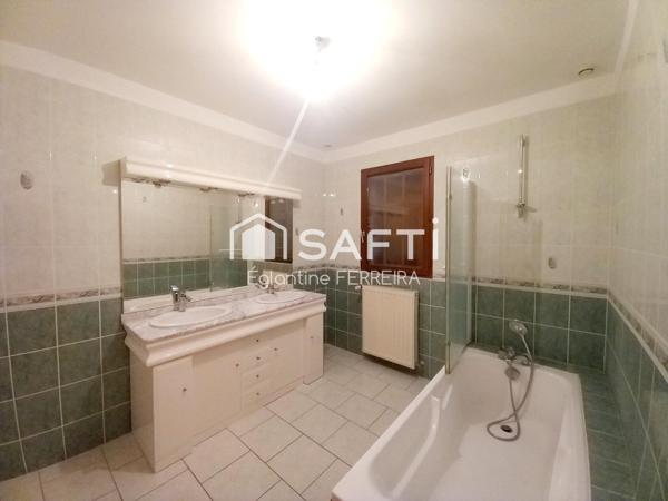 ISSOUDUN, PAVILLON T4 AVEC SOUS-SOL, DEPENDANCE ET JARDIN CLOS