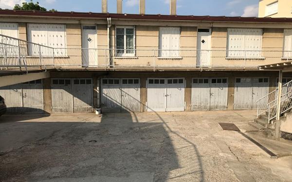 Stationnement à louer