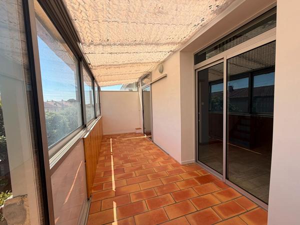 LOCAL PROFESSIONNEL - MAISON - CLIMATISATION - COUR