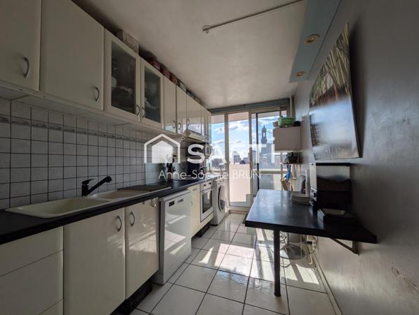 Colombes Centre – Appartement 5 pièces – 77 m² – Balcons – Cave – Box