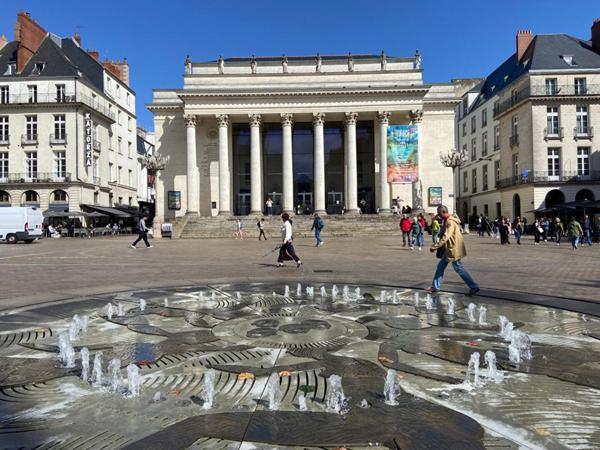 44000 NANTES - BUREAUX LIBRES 80 M² - A VENDRE - QUARTIER  GRASLIN
