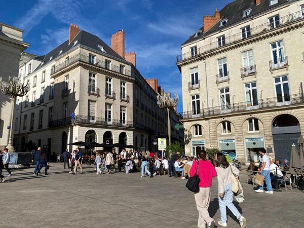 44000 NANTES - BUREAUX LIBRES 80 M² - A VENDRE - QUARTIER  GRASLIN