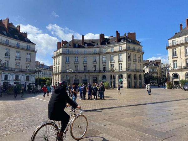 44000 NANTES - BUREAUX LIBRES 80 M² - A VENDRE - QUARTIER  GRASLIN