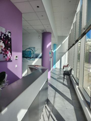 A vendre  Cabinet médical de 82m2 en rez-de-chaussée à Marseille 13002 secteur Joliette.