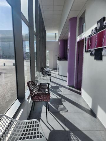 A vendre  Cabinet médical de 82m2 en rez-de-chaussée à Marseille 13002 secteur Joliette.