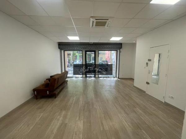 MURS COMMERCIAUX 70 m2 LOUÉS, RAPPORT 9 % NET.