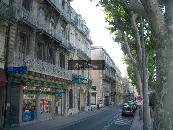 MURS COMMERCIAUX 70 m2 LOUÉS, RAPPORT 9 % NET.