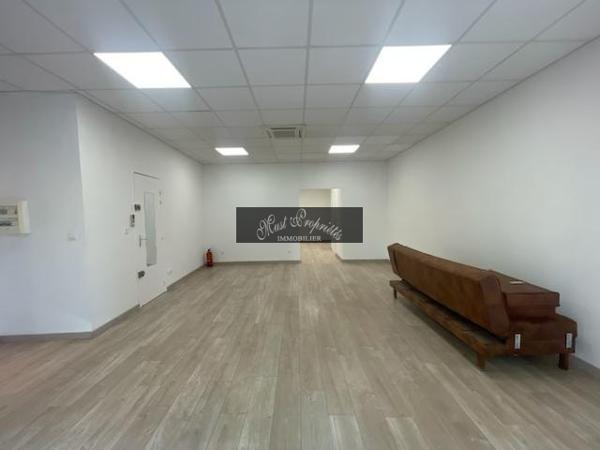 MURS COMMERCIAUX 70 m2 LOUÉS, RAPPORT 9 % NET.