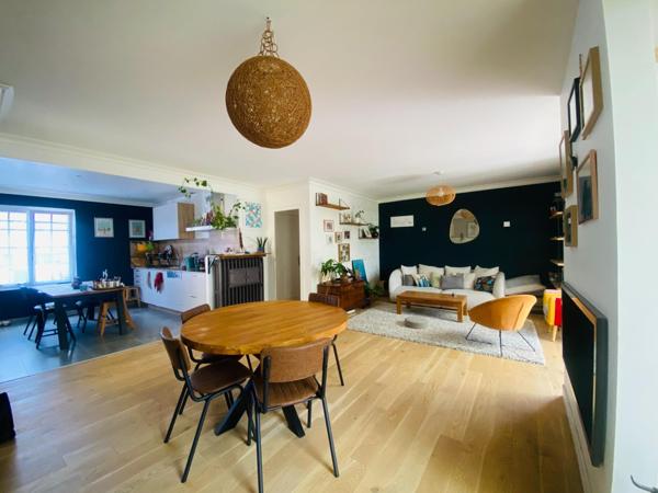 Résidence pleine de charme nichée dans un cadre idyllique d' exception, le long du canal de Rompsay, à seulement 3 min de La Rochelle !