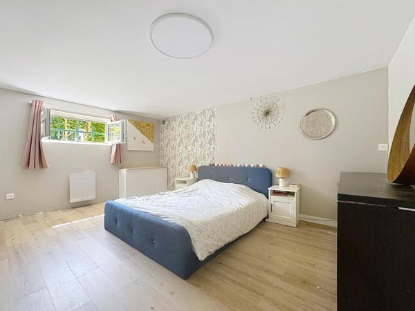 Résidence pleine de charme nichée dans un cadre idyllique d' exception, le long du canal de Rompsay, à seulement 3 min de La Rochelle !