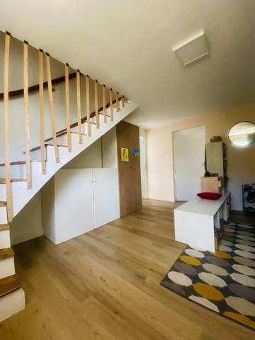 Résidence pleine de charme nichée dans un cadre idyllique d' exception, le long du canal de Rompsay, à seulement 3 min de La Rochelle !